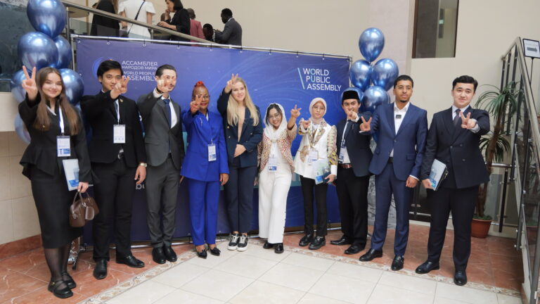 MOSCOU, LE 19 SEPTEMBRE 2025 : PARTICIPATION DE L’HONORABLE DÉPUTÉ NATIONAL GUY-GEOFFREY MUNANA RAMAZANI A LA TABLE RONDE SUR LA JOURNEE DE LA JEUNESSE AU FORUM  DE L’ASSEMBLÉE MONDIALE DES PEUPLES
