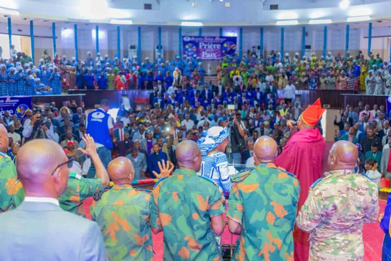 LUBUMBASHI 20 NOVEMBRE 2025 : UNE GRANDE PRIÈRE POUR LA PAIX AVEC LES RESPONSABLES DES CONFESSIONS RELIGIEUSES DU GRAND KATANGA INITIÉE PAR LA FONDATION CALIXTE MUNANA