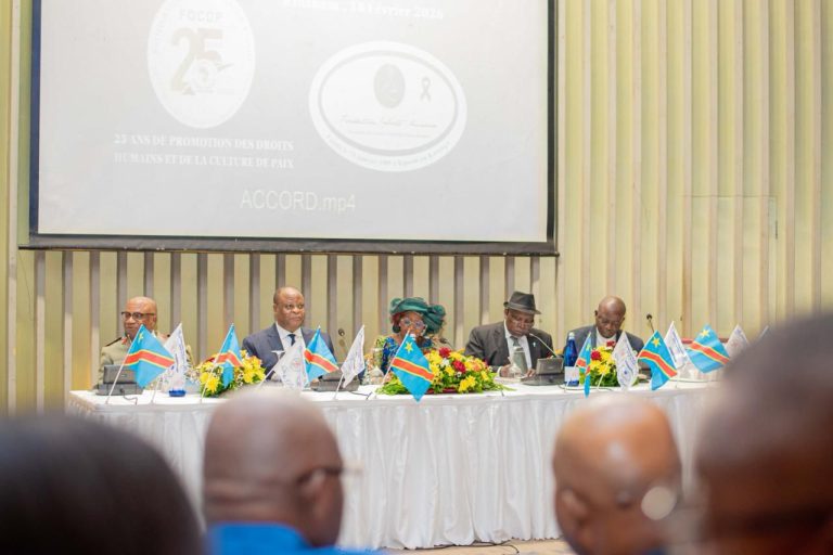 Le 18 février 2026, à l’Hôtel Fleuve Congo, la Fondation Calixte Munana a organisé une journée scientifique de haut niveau autour du thème : « Accord de paix de Washington et justice transitionnelle ».